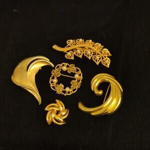 Lot of Five Vintage & Modern Gold Tone Brooches